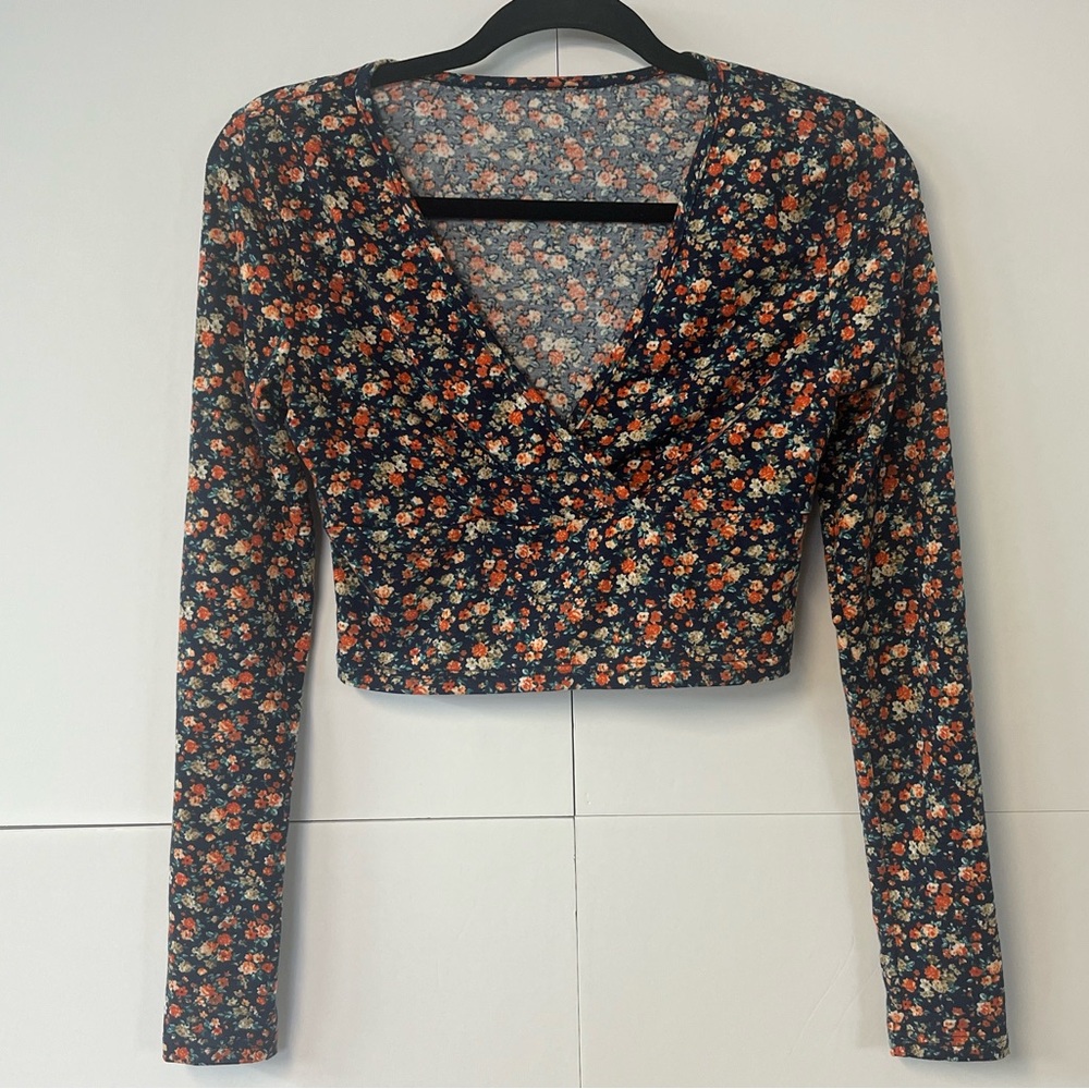 SHEIN dark blue Floral Long Sleeve Cropped Shirt. Size Small.
